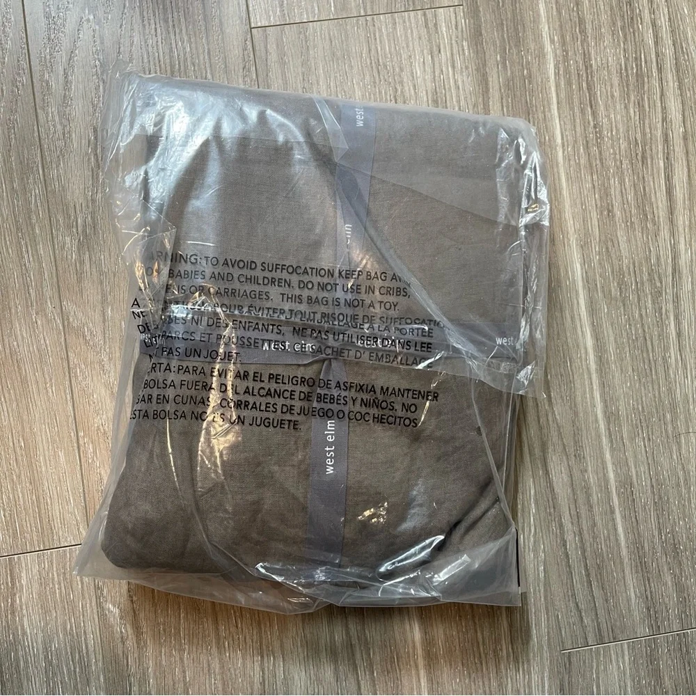 Brand New West Elm Twin XL linen fitted sheet